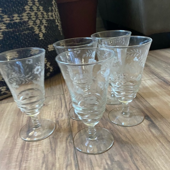 Champagne Glasses 🥂 - Picture 3 of 3